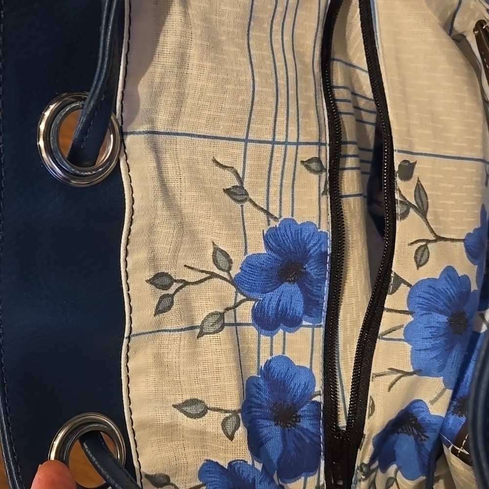 ⛱️Piranda Navy Blue Bag With Beautiful Embroidered Detailing - Picture 9 of 10